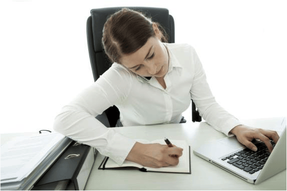 Woman at desk at Free Financial Advisor