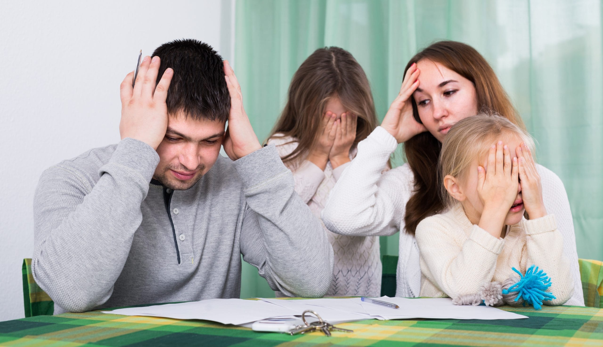 8 Unsettling Financial Patterns That Keep Families Stuck for Generations