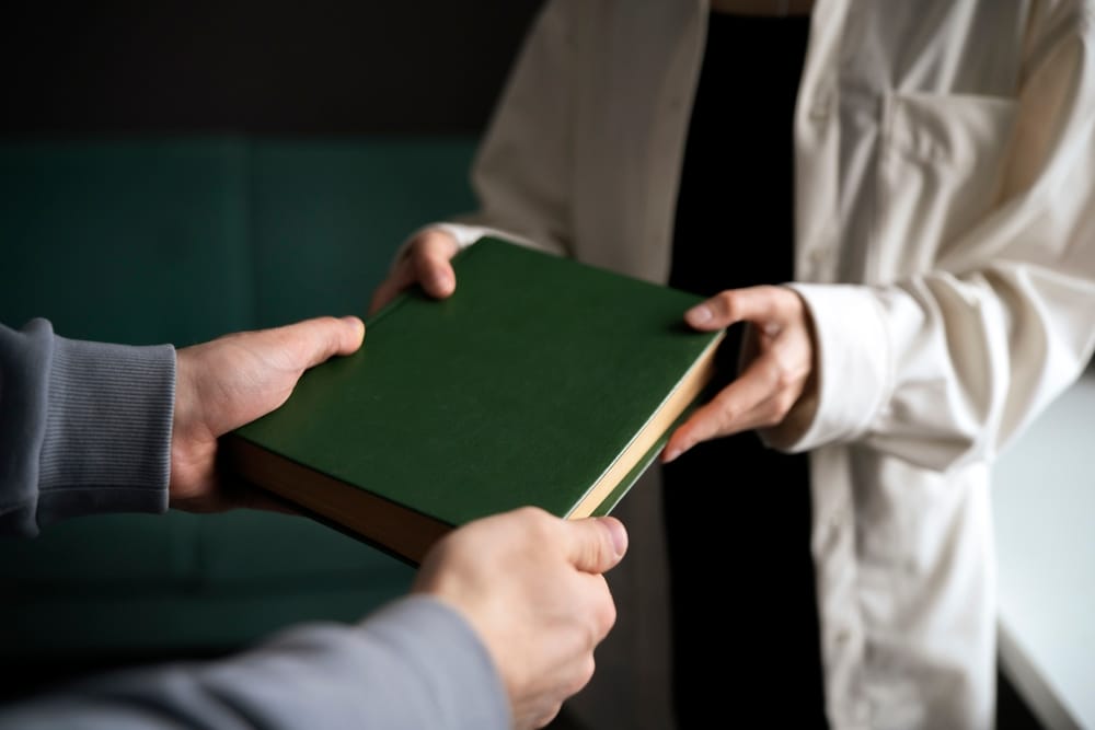 5 Inexpensive Holiday Gifts That Are Always In Style